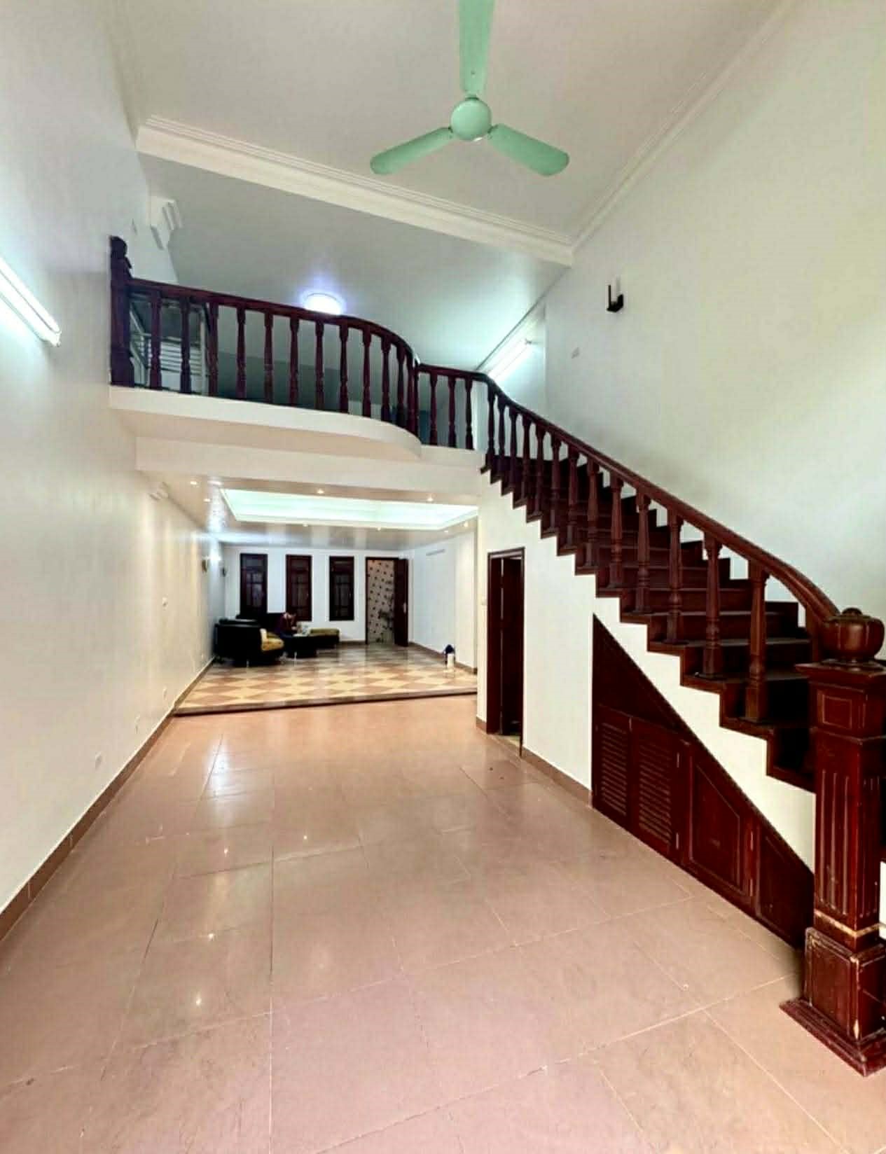 B.Á.N NHÀ HUỲNH THÚC KHÁNG 50m2, Ô TÔ SÁT NHÀ, PHÂN LÔ NGÕ THÔNG, hơn 9 tỷ